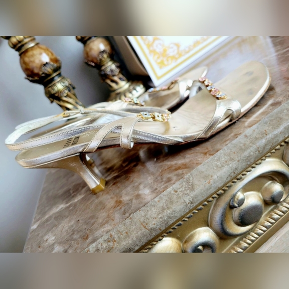 Stuart Weitzman Crystal/Rhinestone Embellished Sandal Kitten Heel PlatinumGold 7 - Picture 3 of 16